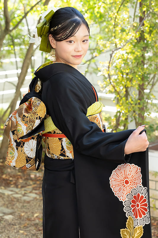 黒の振袖上半身